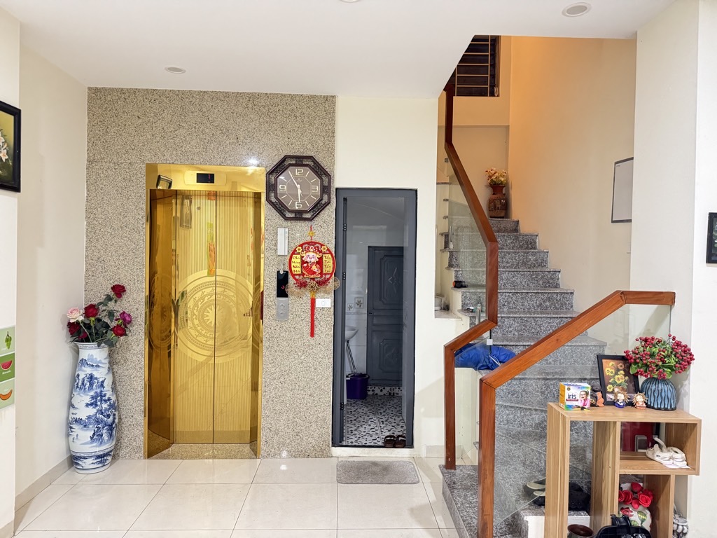 Bán nhà Minh Khai - diện tích 46m2 6 tầng - Ô TÔ VỈA HÈ - giá 24,5 tỷ