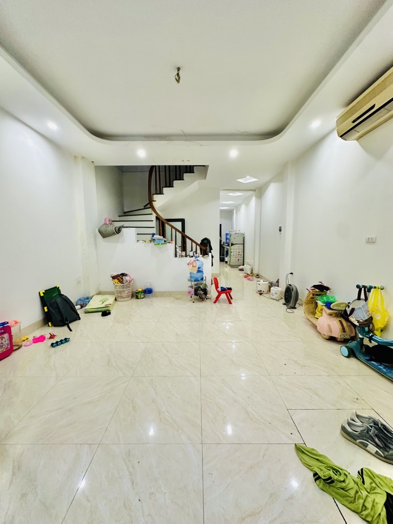 Bán nhà Định Công Hạ - diện tích 50m2 2 tầng - Ô tô đỗ cách nhà 30m - giá 2,5 tỷ