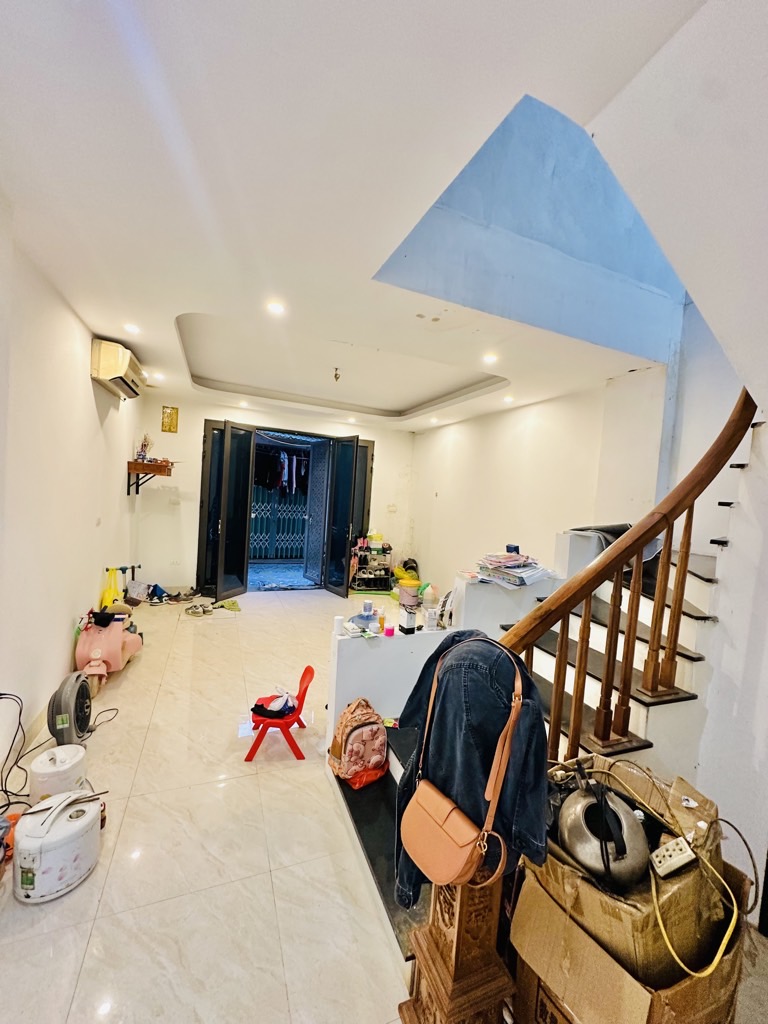 Bán nhà Định Công Hạ - diện tích 50m2 2 tầng - Ô tô đỗ cách nhà 30m - giá 2,5 tỷ