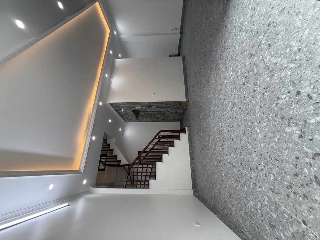 Bán nhà Hoàng Mai - diện tích 39m2 5 tầng - Ô TÔ - giá 17 tỷ