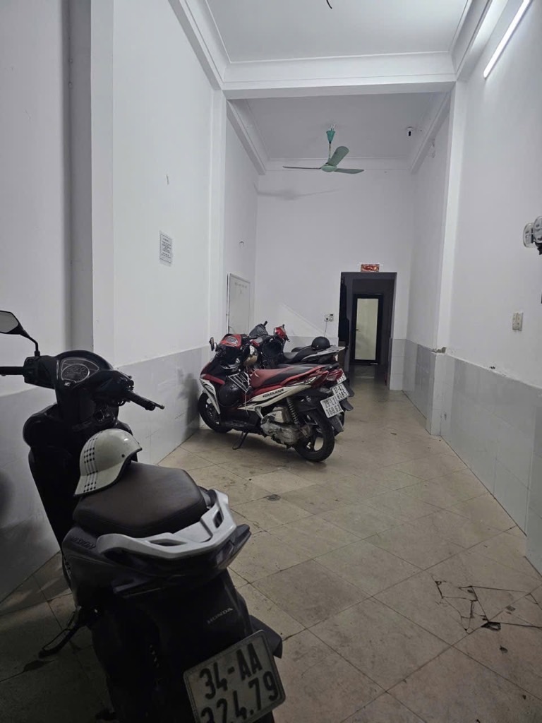 Bán nhà Giải Phóng - diện tích 82.5m2 6 tầng - mặt ngõ ô tô - giá 21 tỷ