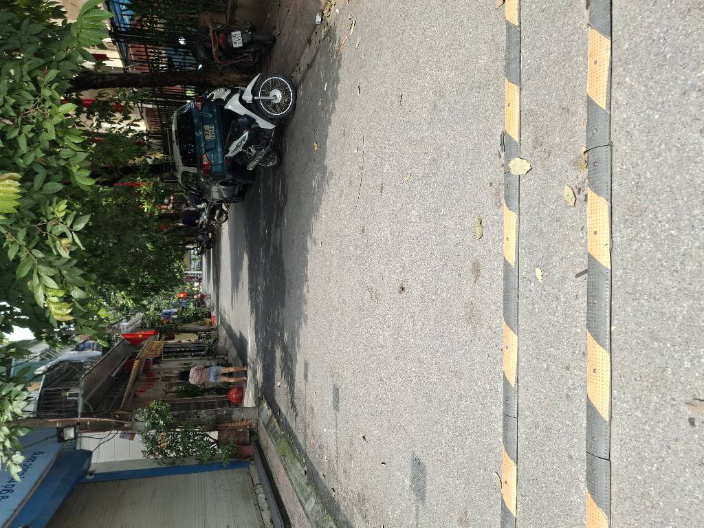 Bán nhà Khuất Duy Tiến - diện tích 46,8m2 1 tầng - Ô TÔ QUA - giá 8,2 tỷ