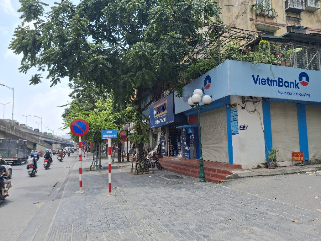 Bán nhà Khuất Duy Tiến - diện tích 46,8m2 1 tầng - Ô TÔ QUA - giá 8,2 tỷ