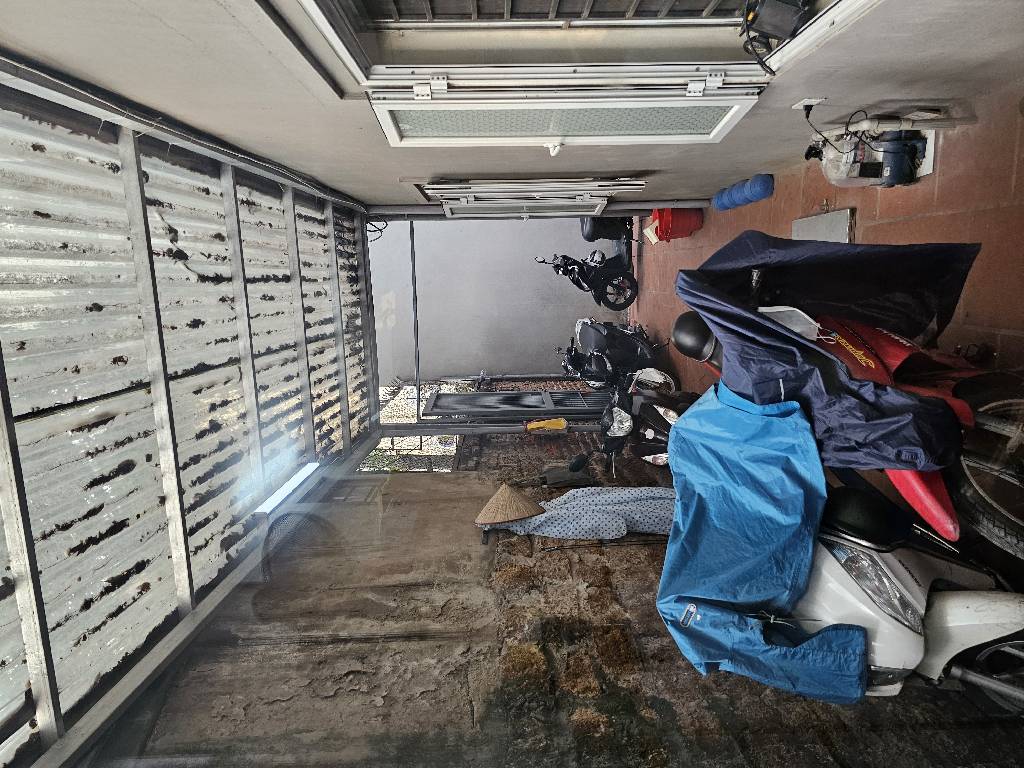 Bán nhà Lê Trọng Tấn - diện tích 93.6m2 3 tầng - Cách mặt phố 10m - giá 23,5 tỷ