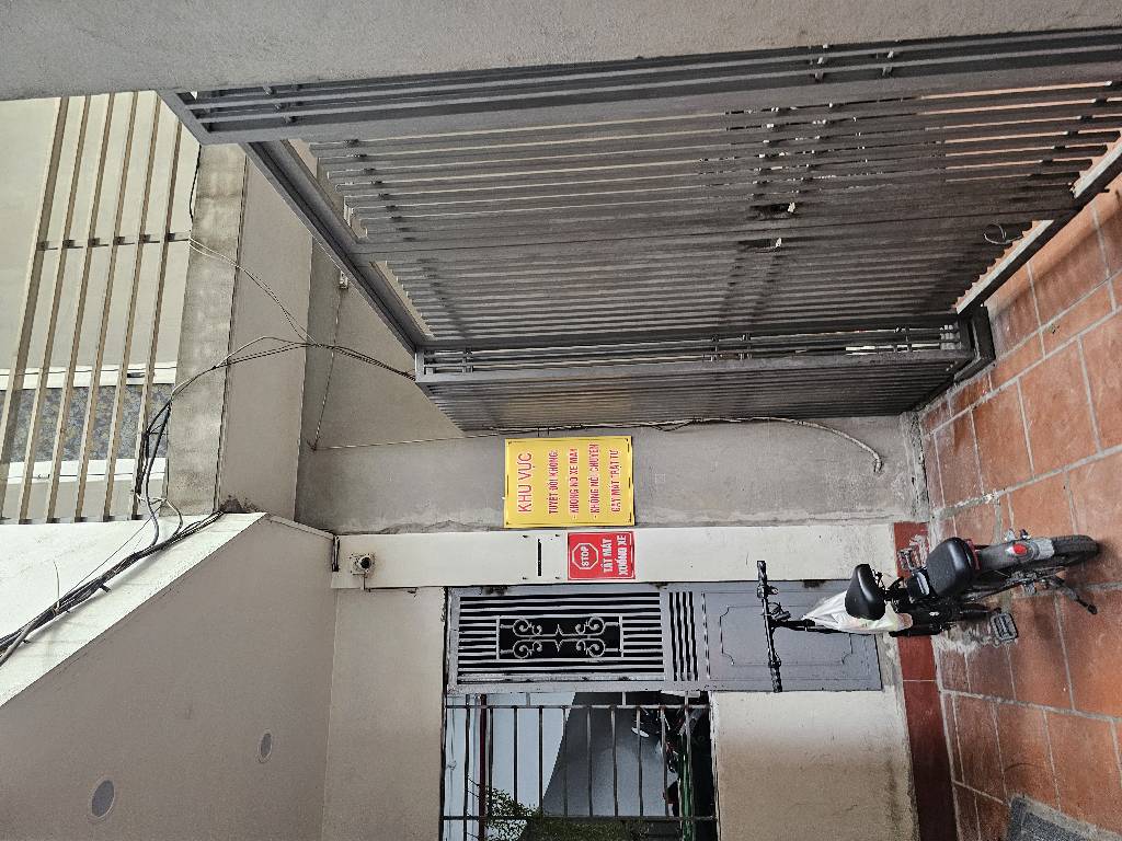 Bán nhà Lê Trọng Tấn - diện tích 93.6m2 3 tầng - Cách mặt phố 10m - giá 23,5 tỷ