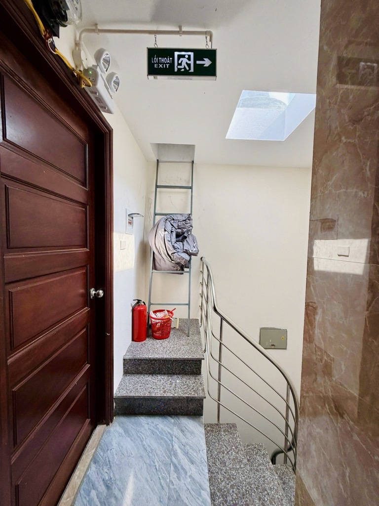 Bán nhà Lĩnh Nam - diện tích 48m2 6 tầng - Gà đẻ trứng vàng, cho thuê 40tr/tháng - giá 12 tỷ