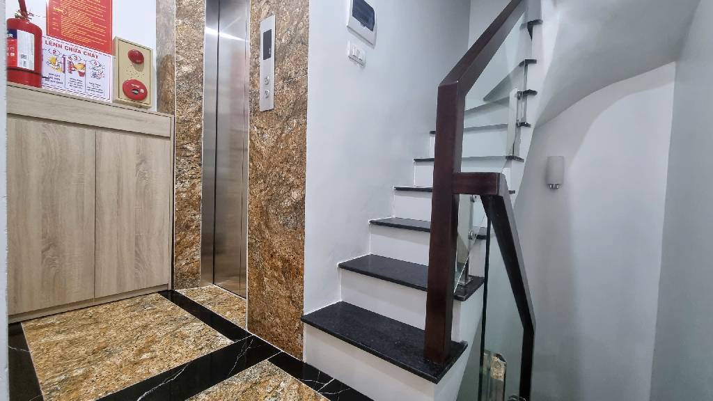 Bán nhà Bùi Xương Trạch - diện tích 37m2 7 tầng - Thang máy - giá 12,5 tỷ