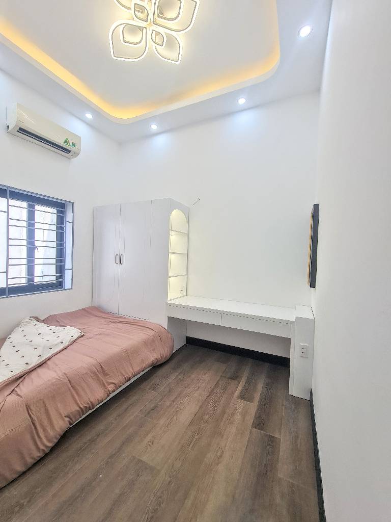 Bán nhà ngõ 255 Lĩnh Nam - 45m2 4 tầng - ô tô đỗ cửa, nội thất hiện đại - giá 9,5 tỷ