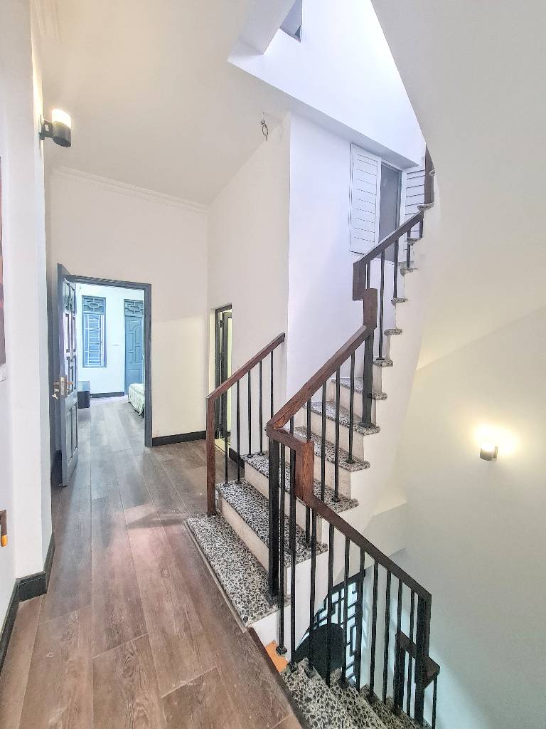 Bán nhà ngõ 255 Lĩnh Nam - 45m2 4 tầng - ô tô đỗ cửa, nội thất hiện đại - giá 9,5 tỷ