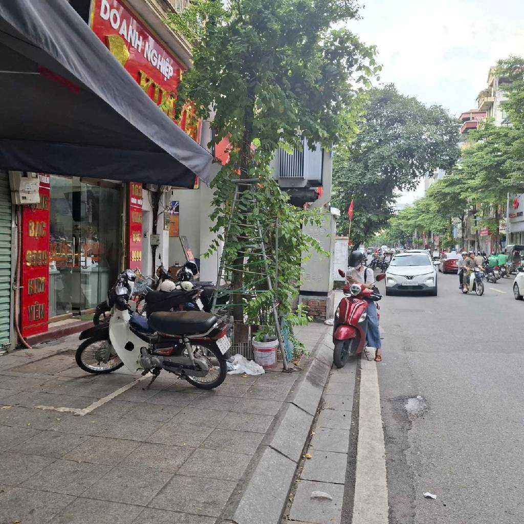 Bán nhà Khâm Thiên - diện tích 13m2 1 tầng - Mặt phố - giá 8,4 tỷ