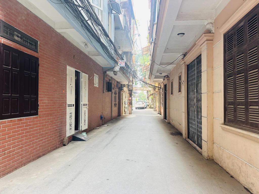 Bán nhà Nguyễn Văn Trỗi - diện tích 55.3m2 5 tầng - Ô tô dừng đỗ cách nhà ba bước chân - giá 15,8 tỷ