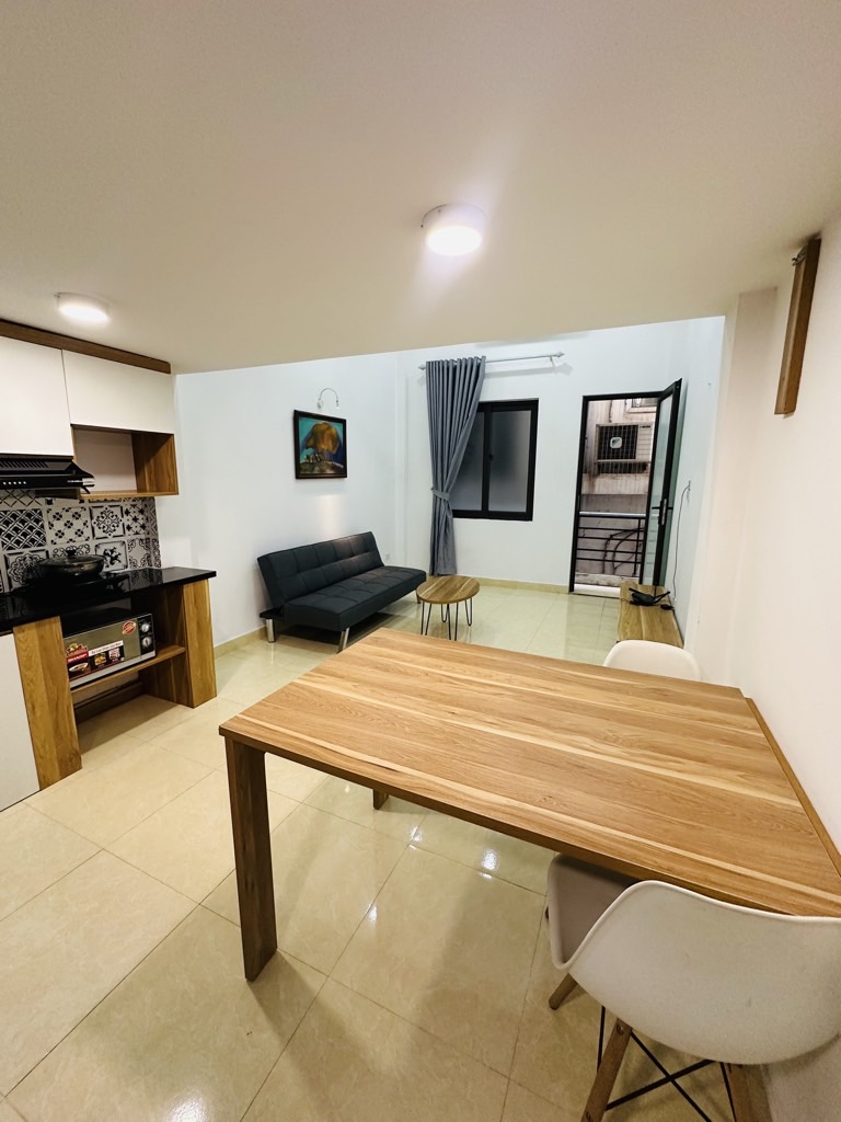 Bán nhà Nguyễn Văn Trỗi - diện tích 55.3m2 5 tầng - Ô tô dừng đỗ cách nhà ba bước chân - giá 15,8 tỷ