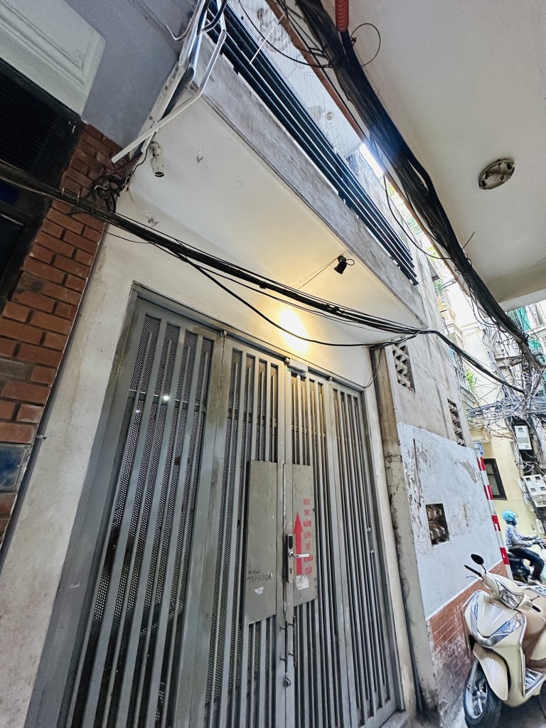 Bán nhà Nguyễn Văn Trỗi - diện tích 55.3m2 5 tầng - Ô tô dừng đỗ cách nhà ba bước chân - giá 15,8 tỷ