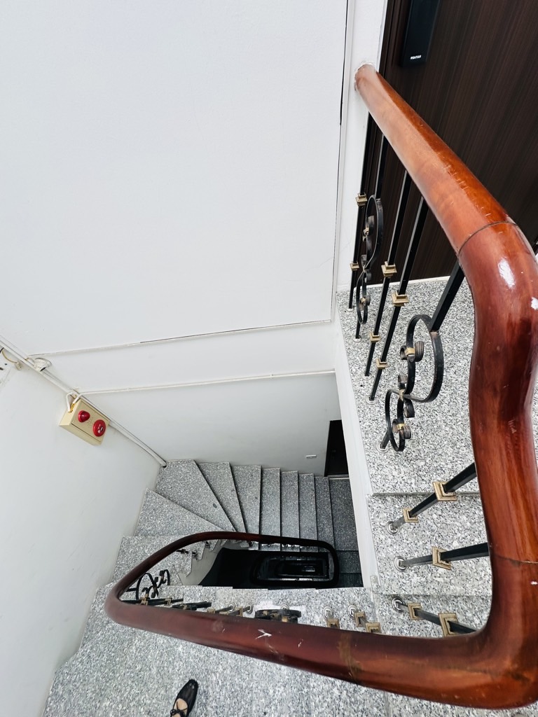 Bán nhà Nguyễn Văn Trỗi - diện tích 55.3m2 5 tầng - Ô tô dừng đỗ cách nhà ba bước chân - giá 15,8 tỷ