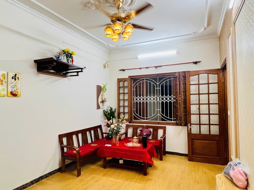 Bán TT A6 Lạc Trung - 75m2 - gần phố , đầy đủ đồ, ô tô đỗ cửa - giá 4,3 tỷ
