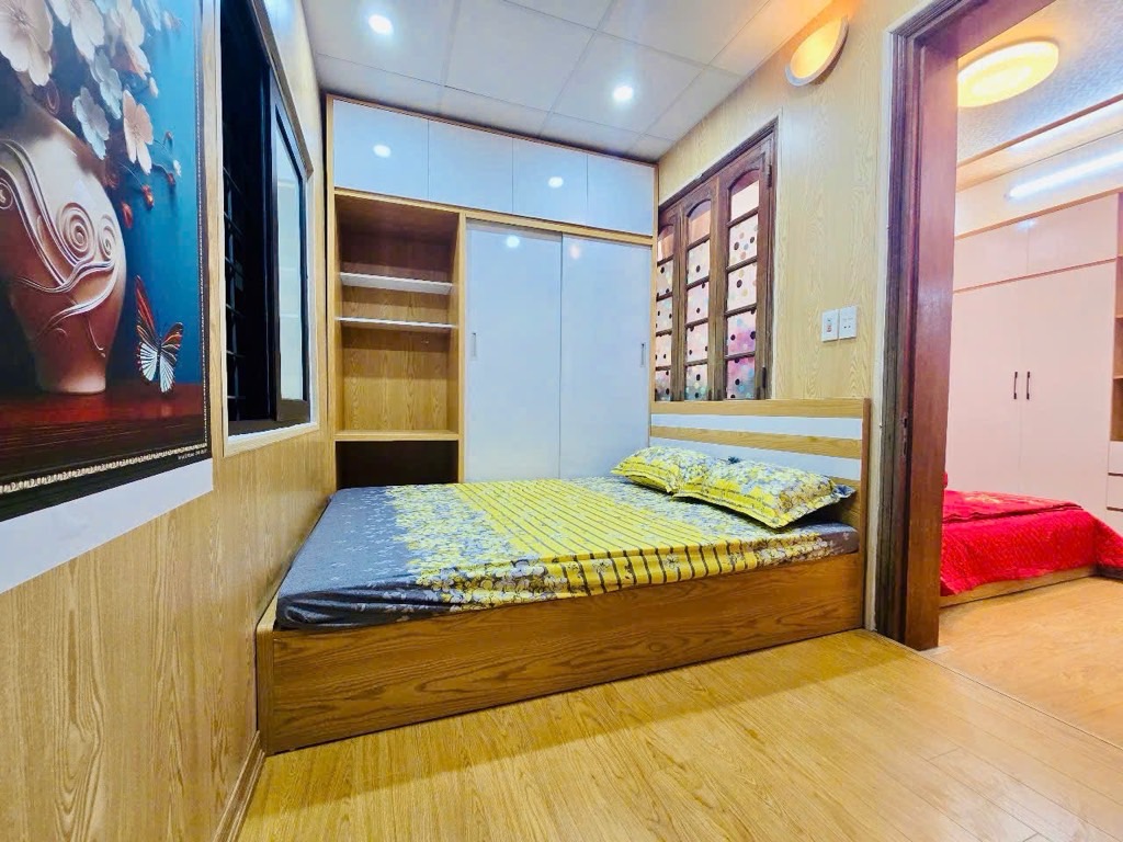 Bán TT A6 Lạc Trung - 75m2 - gần phố , đầy đủ đồ, ô tô đỗ cửa - giá 4,3 tỷ