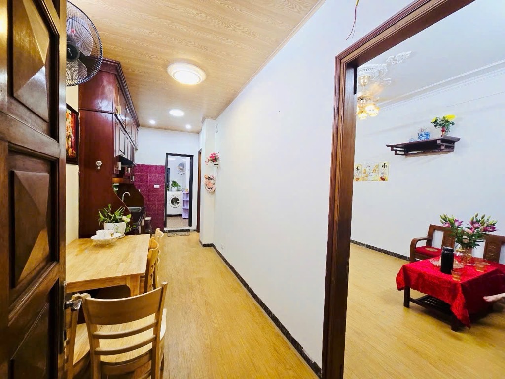 Bán TT A6 Lạc Trung - 75m2 - gần phố , đầy đủ đồ, ô tô đỗ cửa - giá 4,3 tỷ