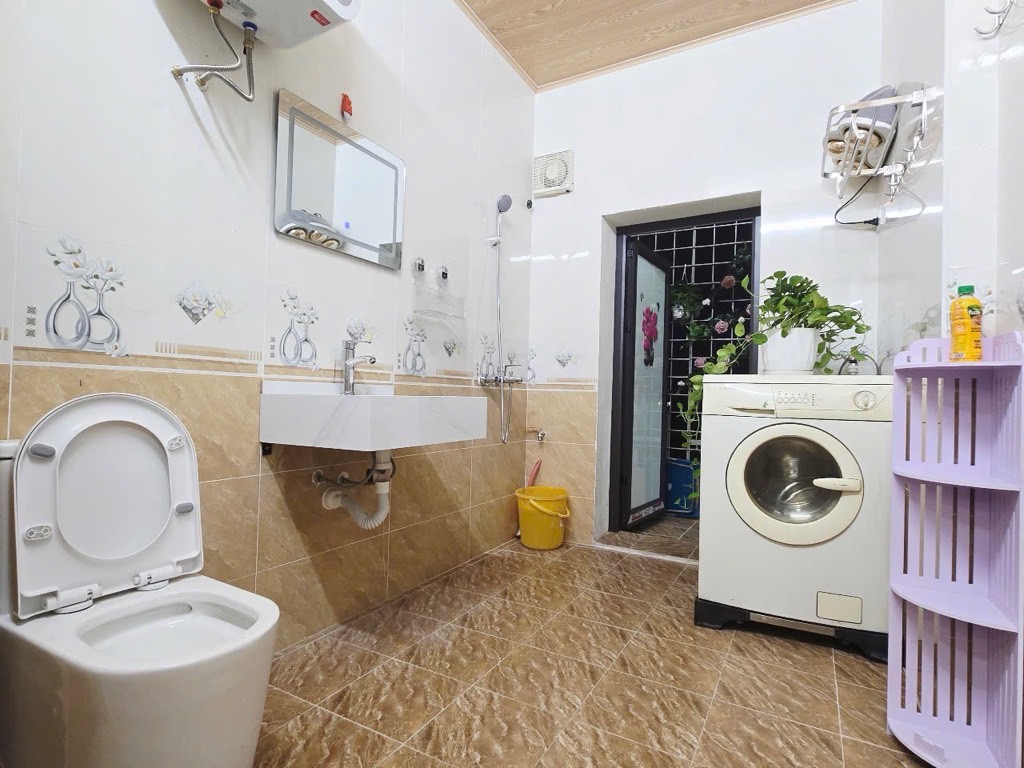 Bán TT A6 Lạc Trung - 75m2 - gần phố , đầy đủ đồ, ô tô đỗ cửa - giá 4,3 tỷ