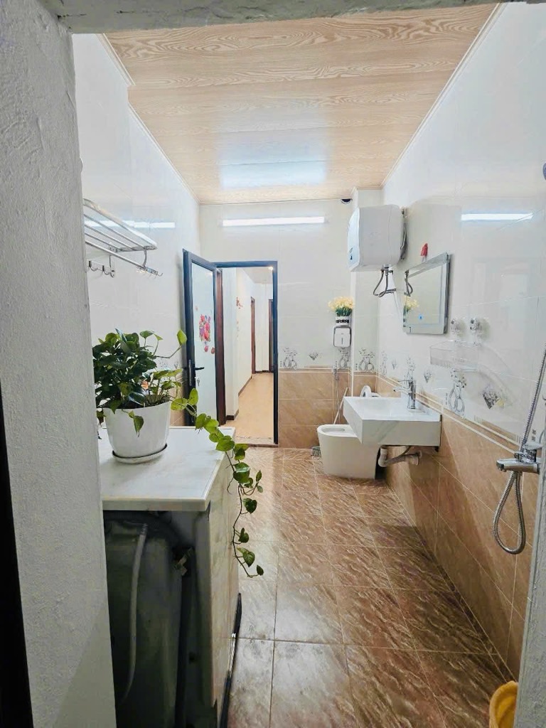 Bán TT A6 Lạc Trung - 75m2 - gần phố , đầy đủ đồ, ô tô đỗ cửa - giá 4,3 tỷ