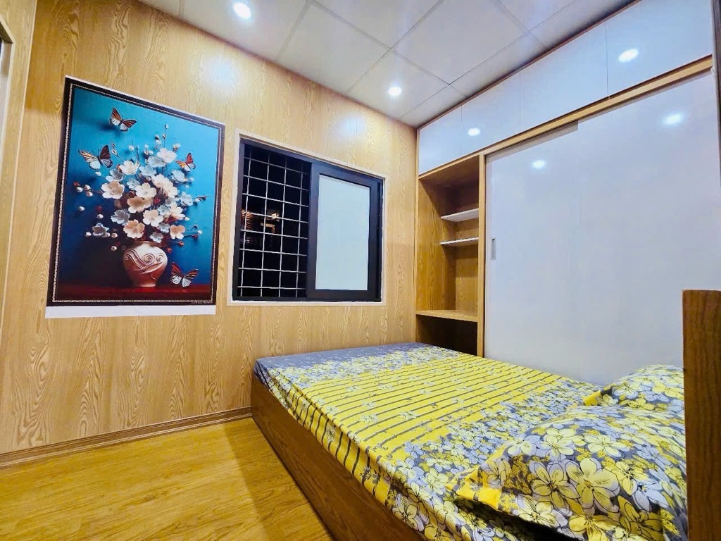 Bán TT A6 Lạc Trung - 75m2 - gần phố , đầy đủ đồ, ô tô đỗ cửa - giá 4,3 tỷ