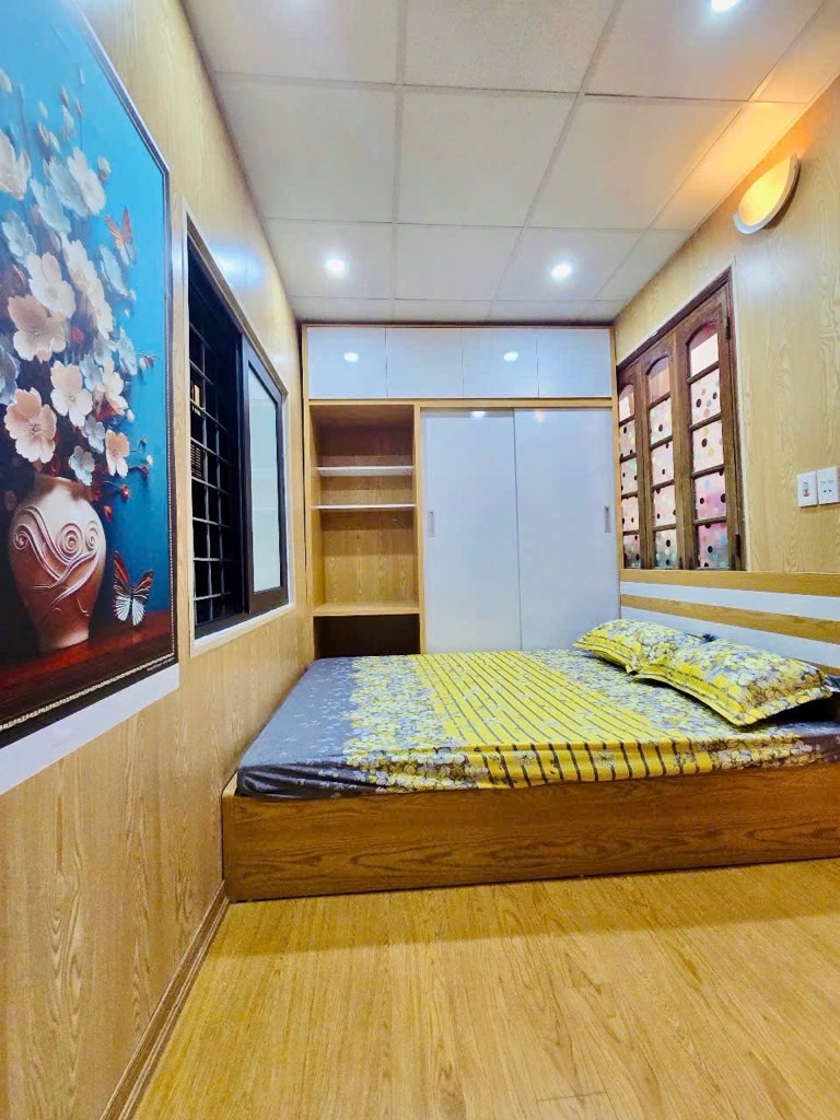 Bán TT A6 Lạc Trung - 75m2 - gần phố , đầy đủ đồ, ô tô đỗ cửa - giá 4,3 tỷ