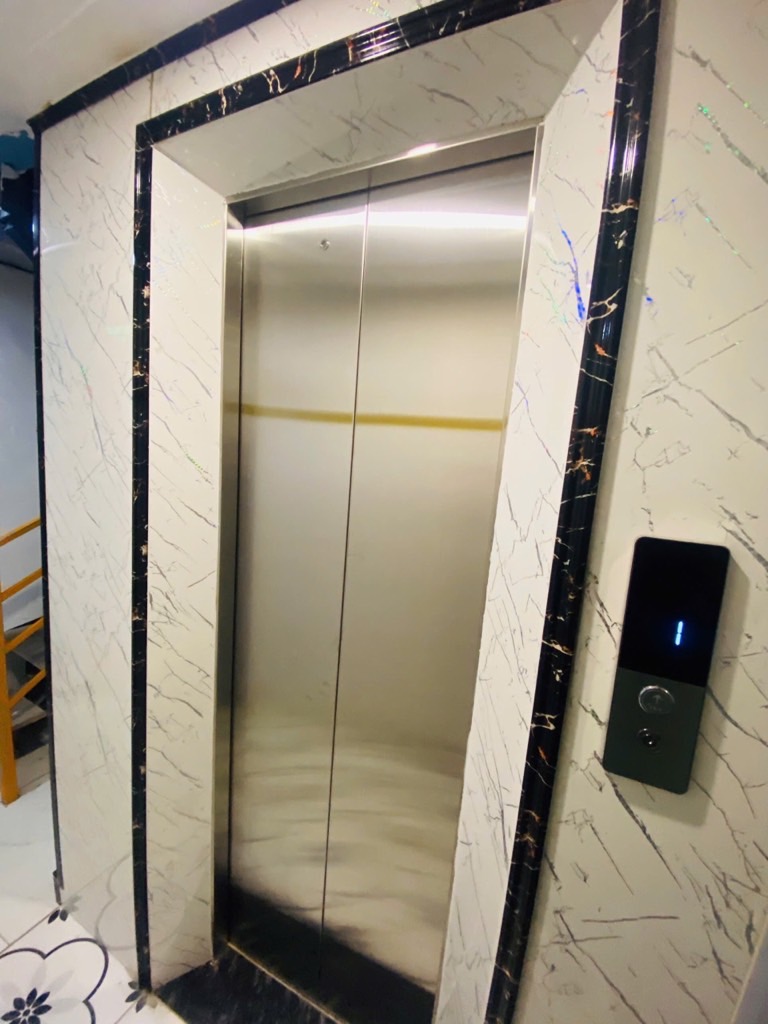 Bán nhà Mạc Thị Bưởi - diện tích 42m2 7 tầng - Nhà dòng tiền, thang máy - giá 10 tỷ