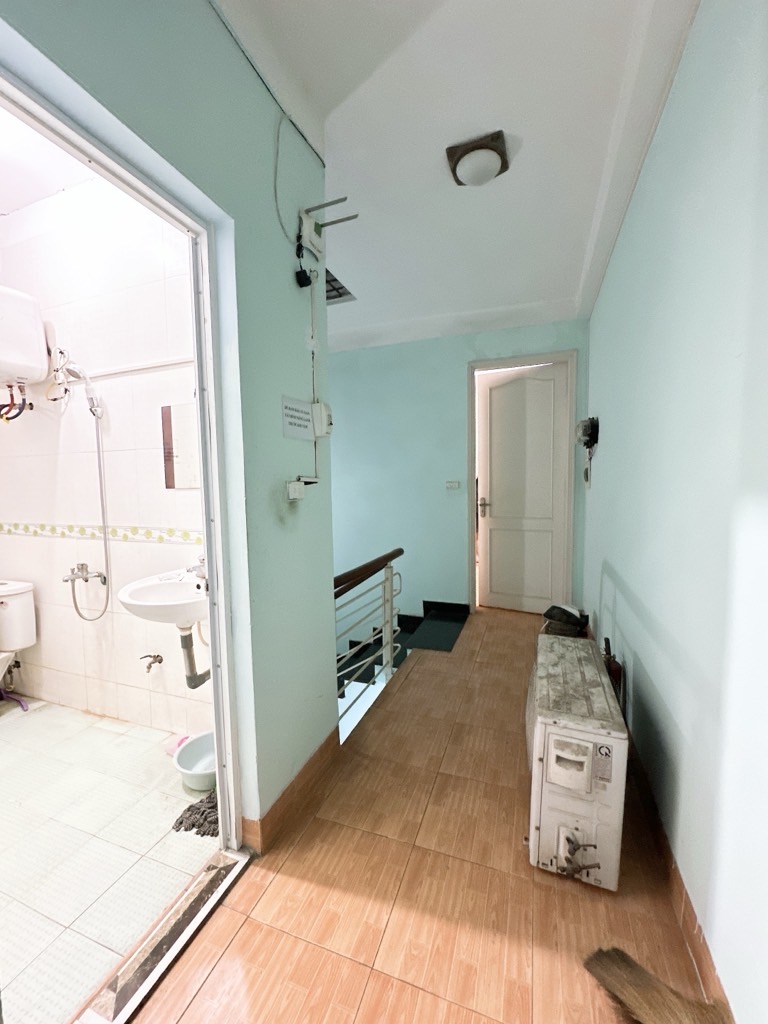 Bán nhà Thuý Lĩnh - diện tích 70m2 3 tầng - ô tô vào trong nhà - giá 9,5 tỷ