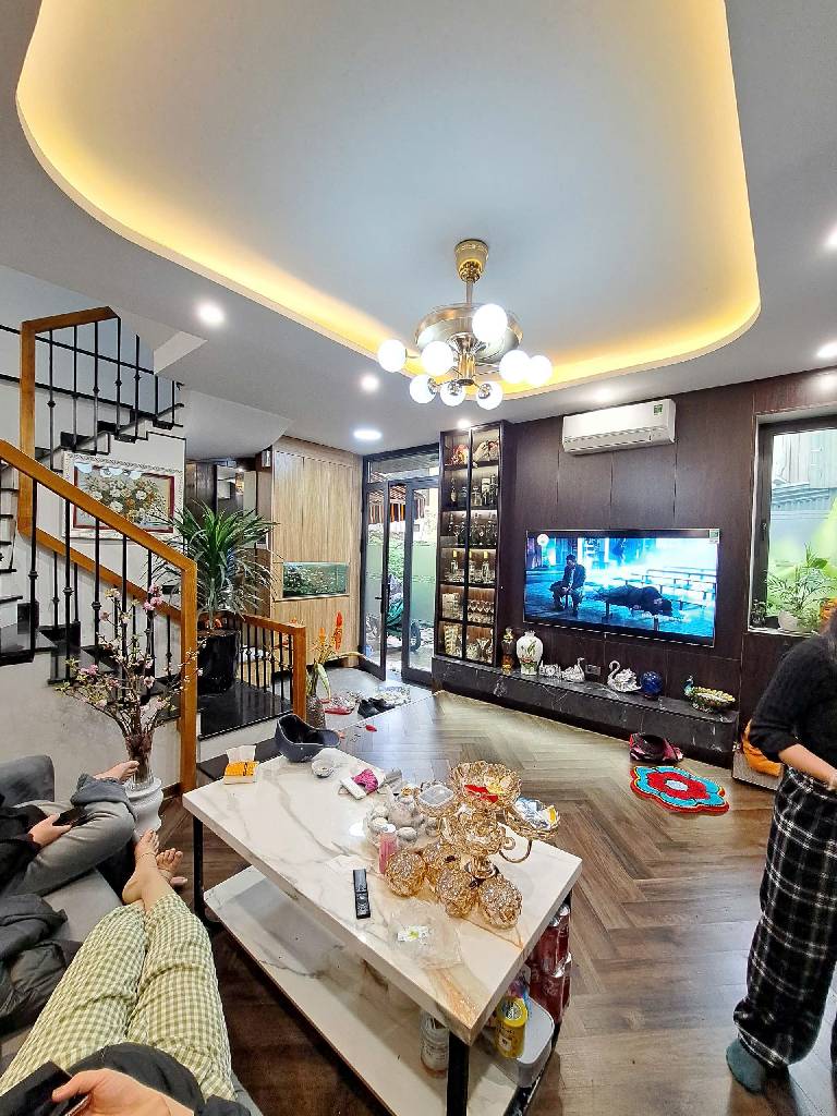 Bán nhà Nguyễn Khoái - diện tích 48m2 5 tầng - Ô TÔ ĐỖ GẦN - giá 7,4 tỷ