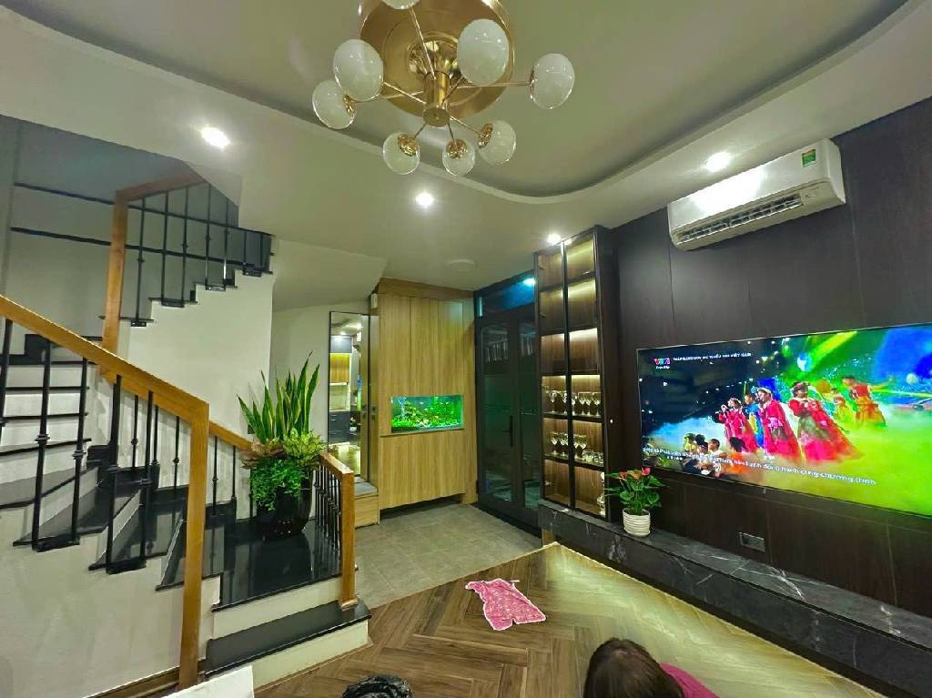 Bán nhà Nguyễn Khoái - diện tích 48m2 5 tầng - Ô TÔ ĐỖ GẦN - giá 7,4 tỷ