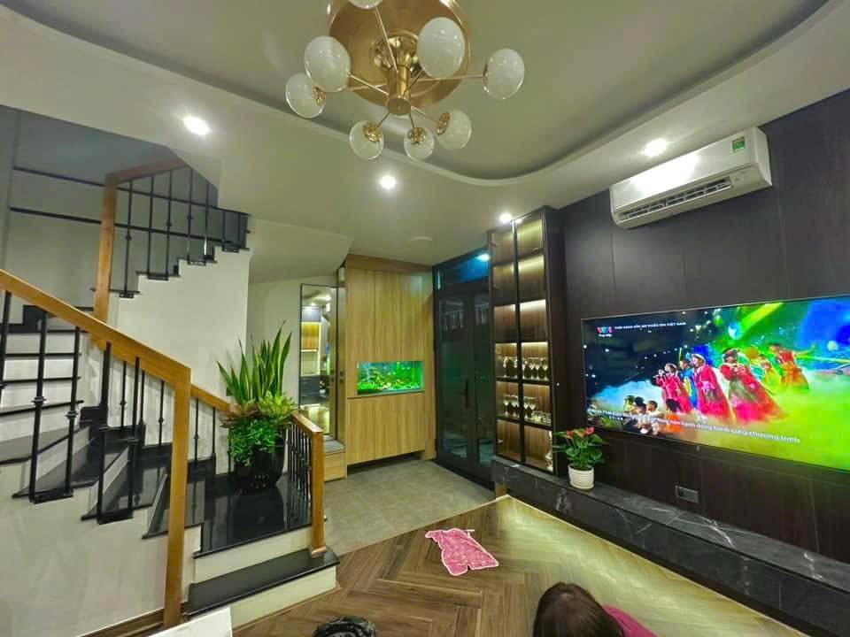 Bán nhà Nguyễn Khoái - diện tích 48m2 5 tầng - Ô TÔ ĐỖ GẦN - giá 7,4 tỷ