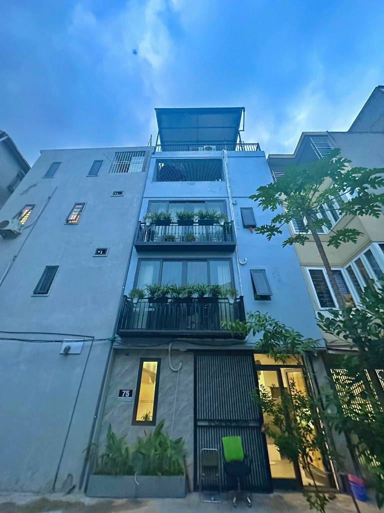 Bán nhà Nguyễn Khoái - diện tích 48m2 5 tầng - Ô TÔ ĐỖ GẦN - giá 7,4 tỷ