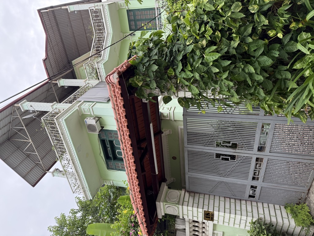 Bán nhà phố Hoa Lâm 119,3m2 x 3 tầng, Q. Long Biên – Giá 20,8 tỷ