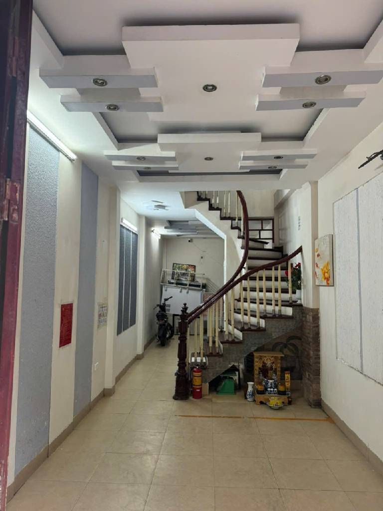 Bán nhà Phan Đình Giót - diện tích 34m2 5 tầng - Mặt ngõ thông ô tô - giá 8,4 tỷ