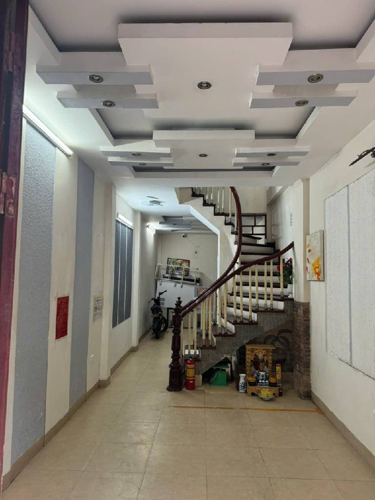 Bán nhà Phan Đình Giót - diện tích 34m2 5 tầng - Mặt ngõ thông ô tô - giá 8,4 tỷ