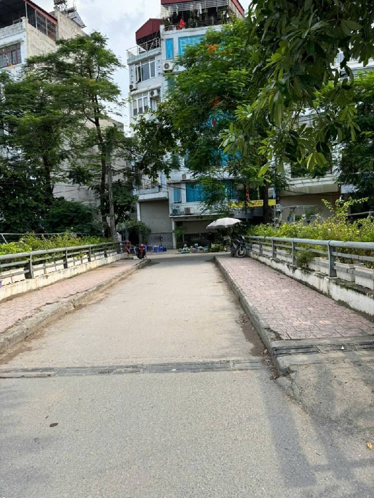 Bán nhà Phan Đình Giót - diện tích 34m2 5 tầng - Mặt ngõ thông ô tô - giá 8,4 tỷ