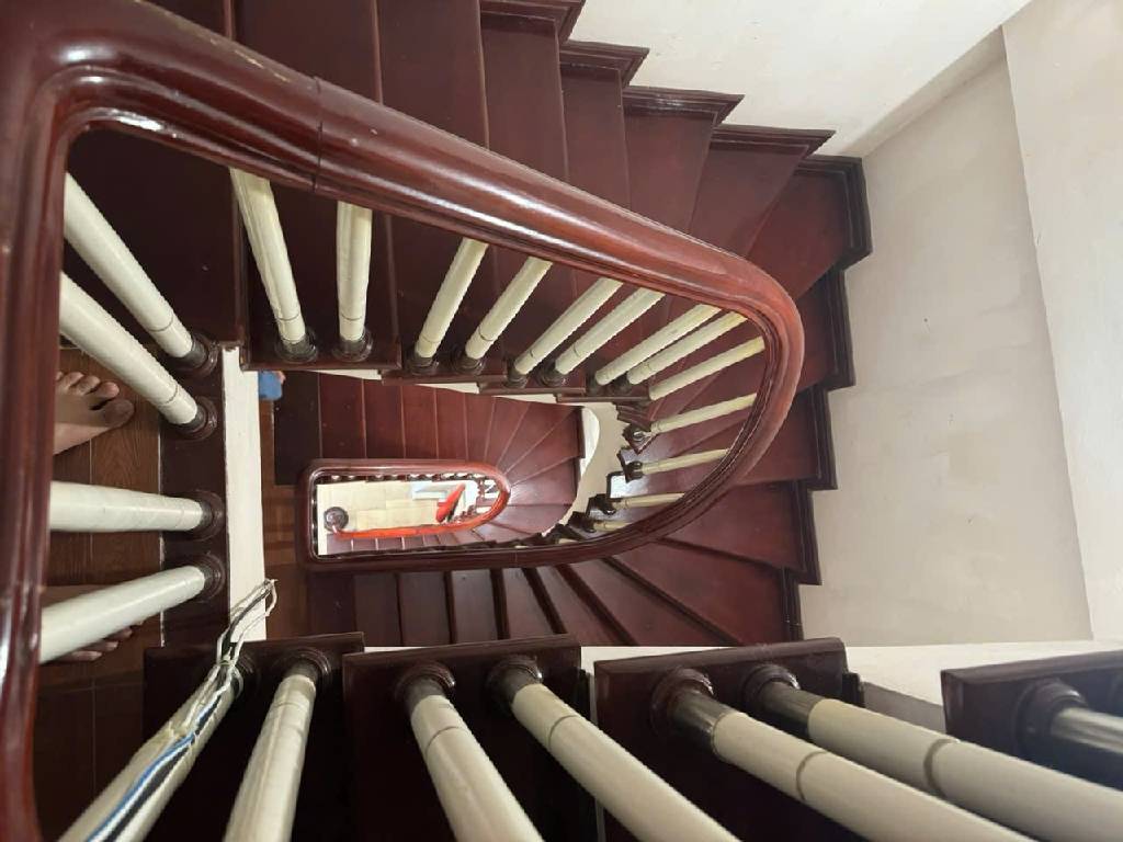 Bán nhà Phan Đình Giót - diện tích 34m2 5 tầng - Mặt ngõ thông ô tô - giá 8,4 tỷ