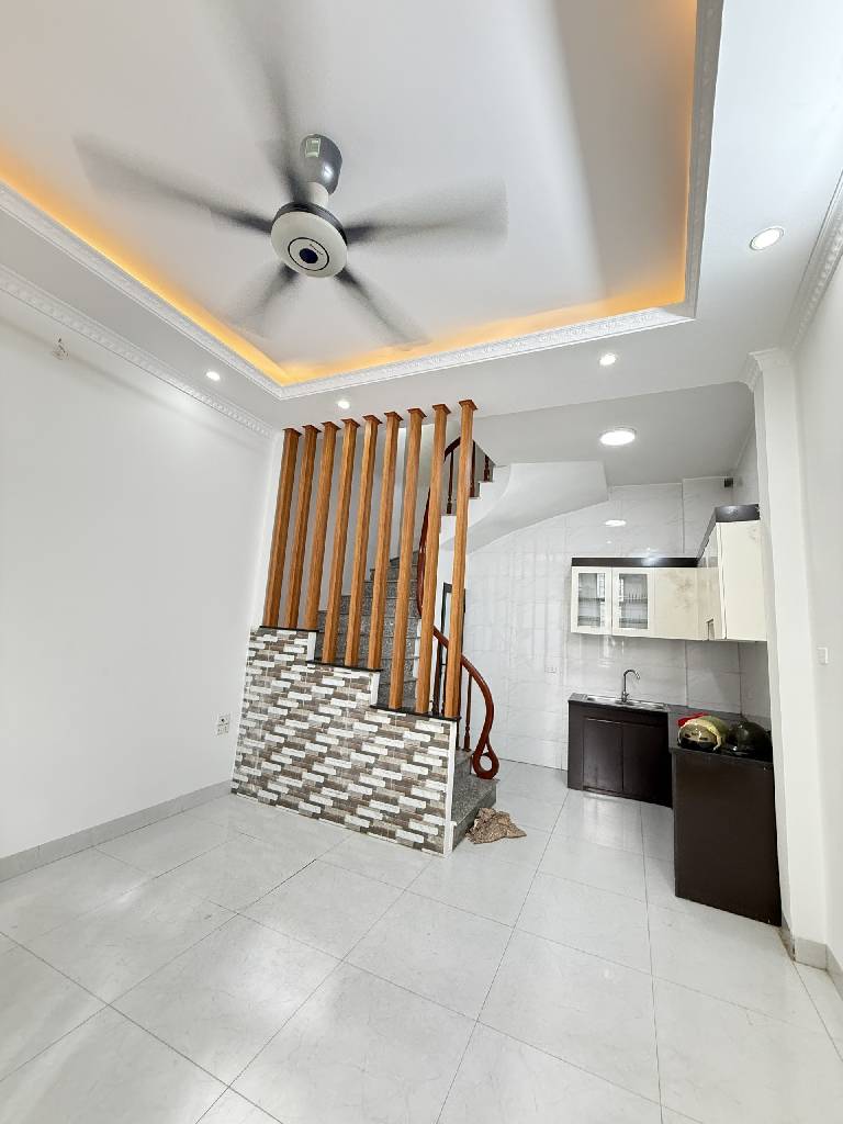 Bán nhà Đông Thiên - diện tích 31m2 5 tầng - Lô góc, gần phố - giá 7,5 tỷ