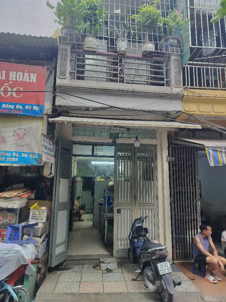 Bán nhà Đê La Thành nhỏ - diện tích 31,7m2 4 tầng - Mặt phố sầm uất - giá 11,5 tỷ