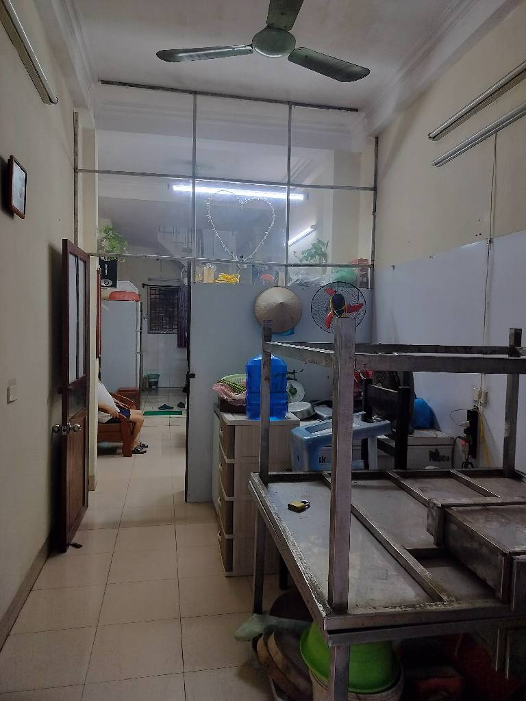 Bán nhà Đê La Thành nhỏ - diện tích 31,7m2 4 tầng - Mặt phố sầm uất - giá 11,5 tỷ