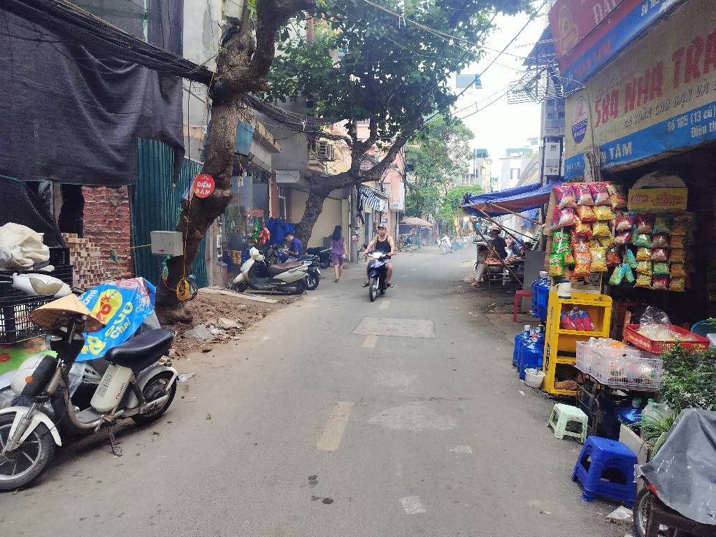 Bán nhà Đê La Thành nhỏ - diện tích 31,7m2 4 tầng - Mặt phố sầm uất - giá 11,5 tỷ