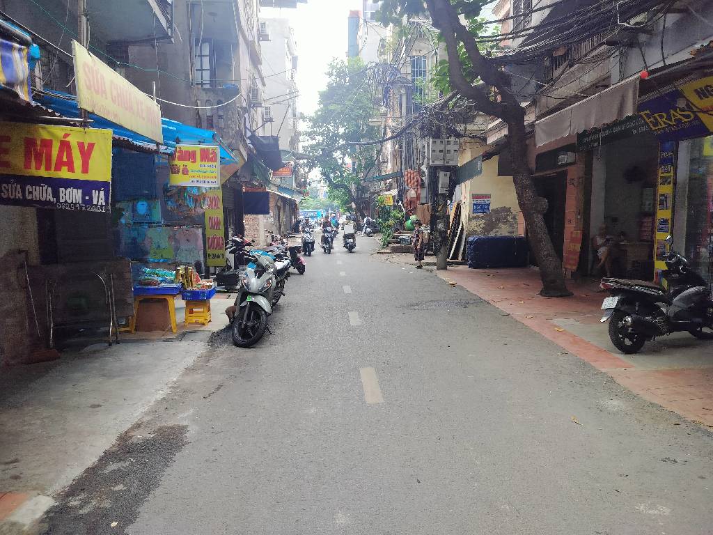 Bán nhà Đê La Thành nhỏ - diện tích 31,7m2 4 tầng - Mặt phố sầm uất - giá 11,5 tỷ