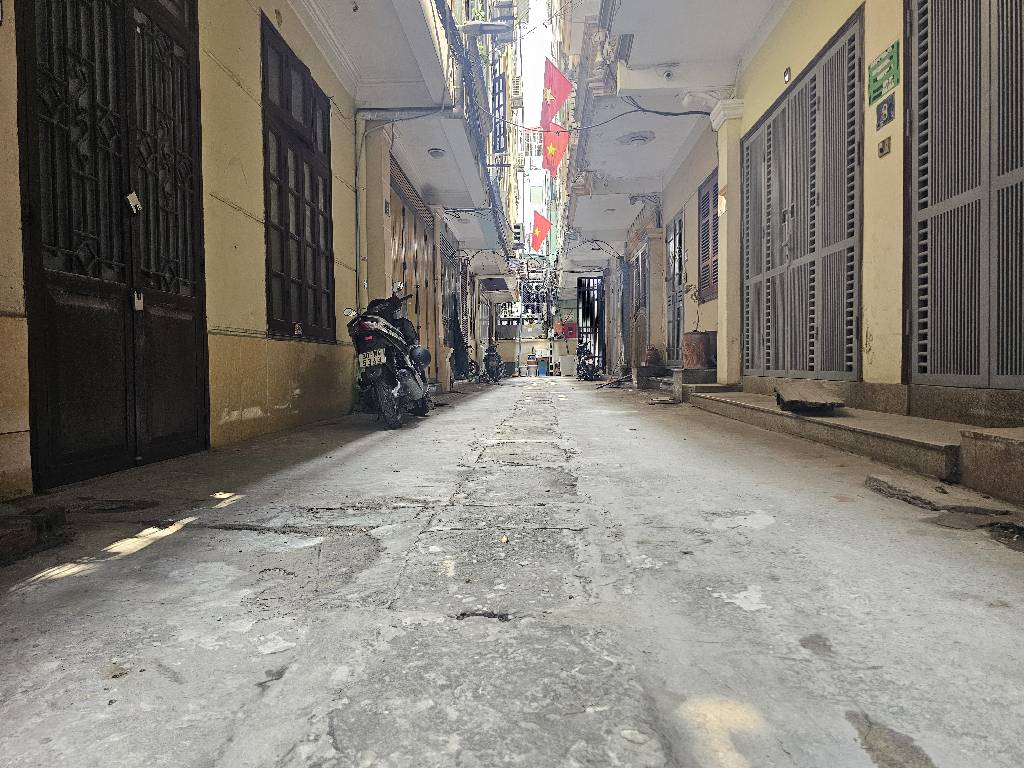 Bán nhà Giải Phóng - diện tích 41m2 4 tầng - ô tô đỗ cửa - giá 10,5 tỷ