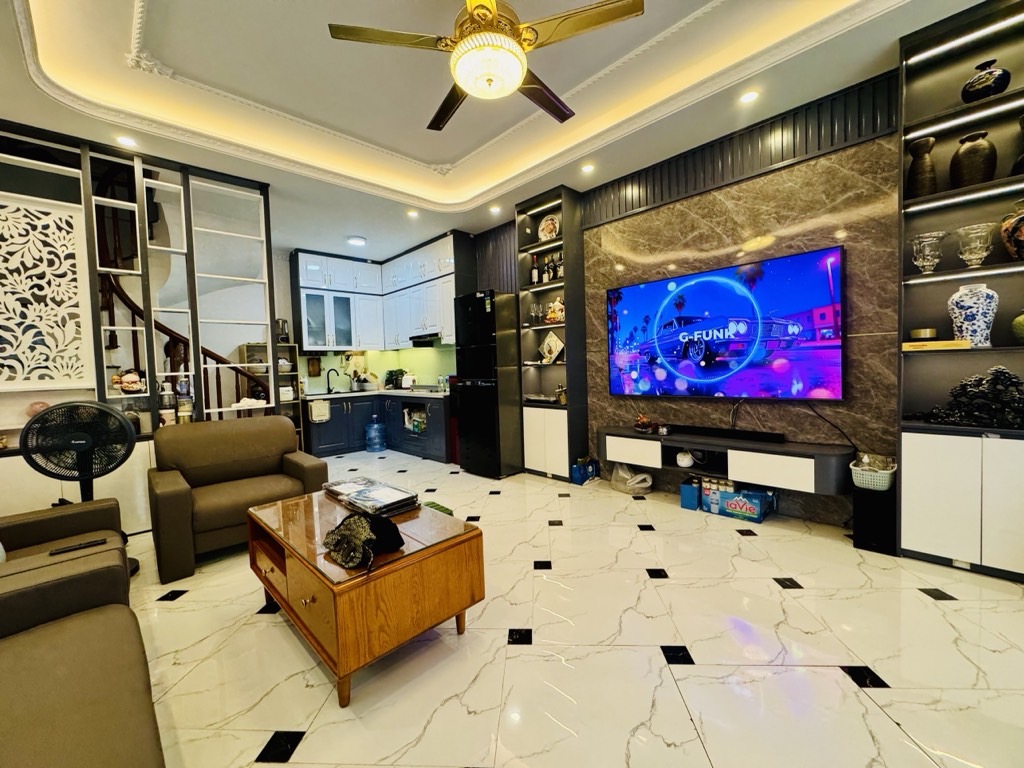 Bán nhà Tam Trinh - diện tích 38m2 5 tầng - Lô góc 2 thoáng vĩnh viễn - giá 9,7 tỷ