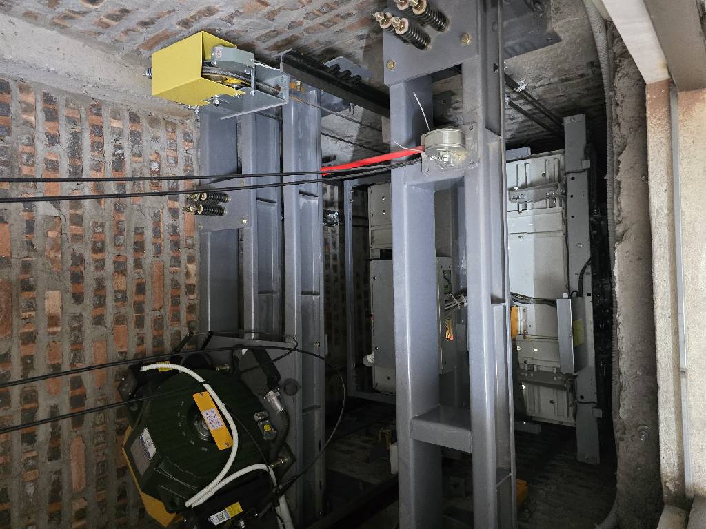 Bán nhà Định Công - diện tích 35m2 6 tầng - SIÊU PHẨM PHÂN LÔ - THANG MÁY - giá 8,6 tỷ