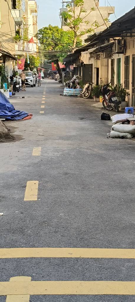 Bán nhà Nguyễn Khoái - diện tích 54m2 1 tầng - Nhà khu tập thể Binh Đoàn 12 - giá 9,7 tỷ