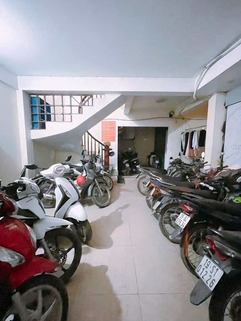 Bán nhà Phan Đình Giót - diện tích 82.7m2 6 tầng - Ô tô vào nhà - giá 19 tỷ