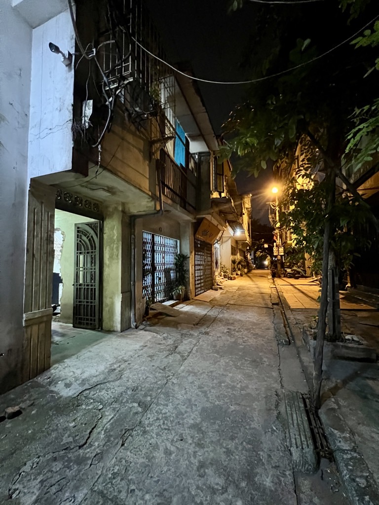 Bán nhà Tây Kết - diện tích 48.8m2 3 tầng - ô tô - giá 15,5 tỷ