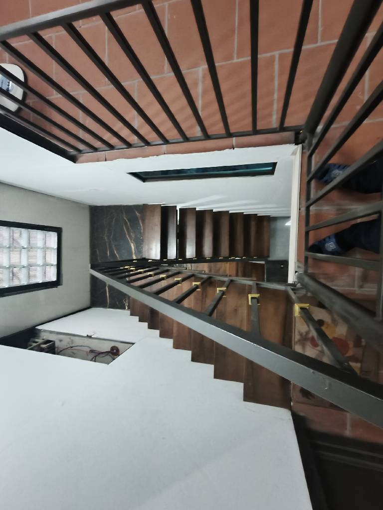 Bán nhà Định Công Hạ - diện tích 39.5m2 3 tầng - GẦN PHỐ, GẦN Ô TÔ - giá 4,1 tỷ