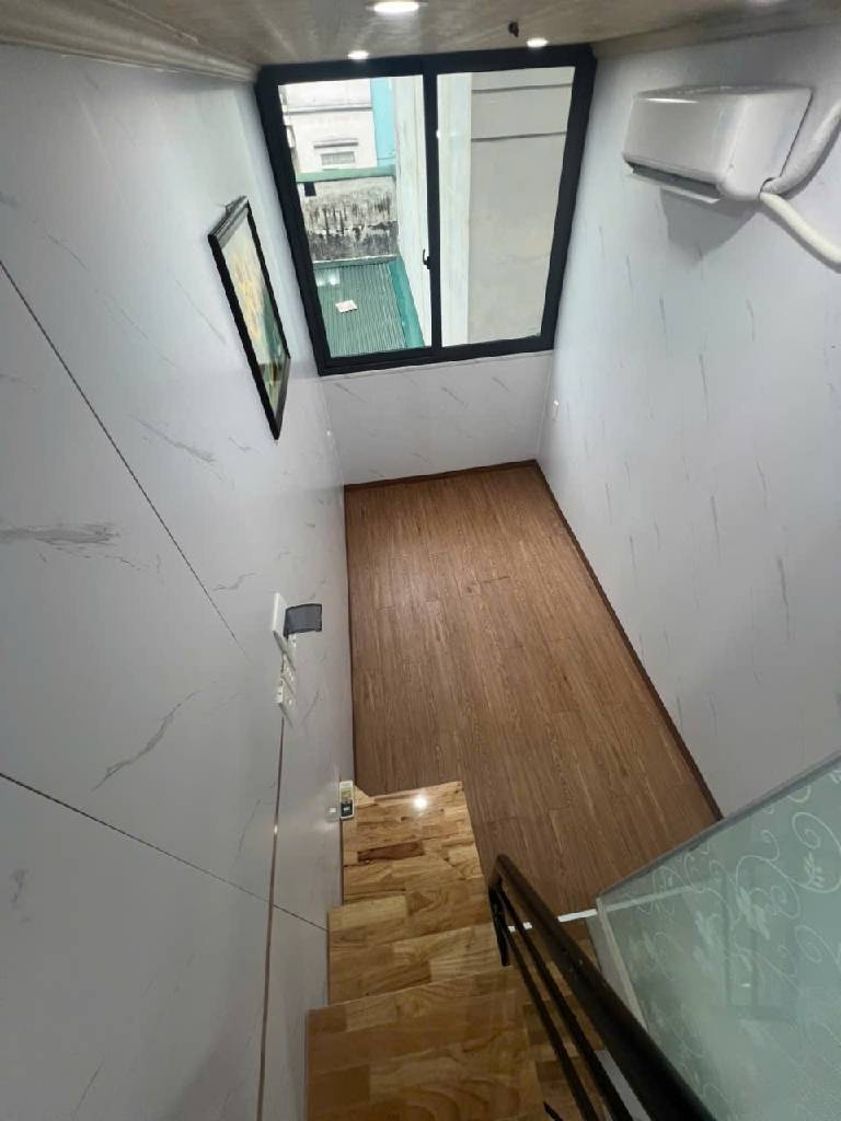 Bán nhà Tân Mai - 10m2 5 tầng - ngõ thông, gần ô tô tránh, giá 1,5 tỷ