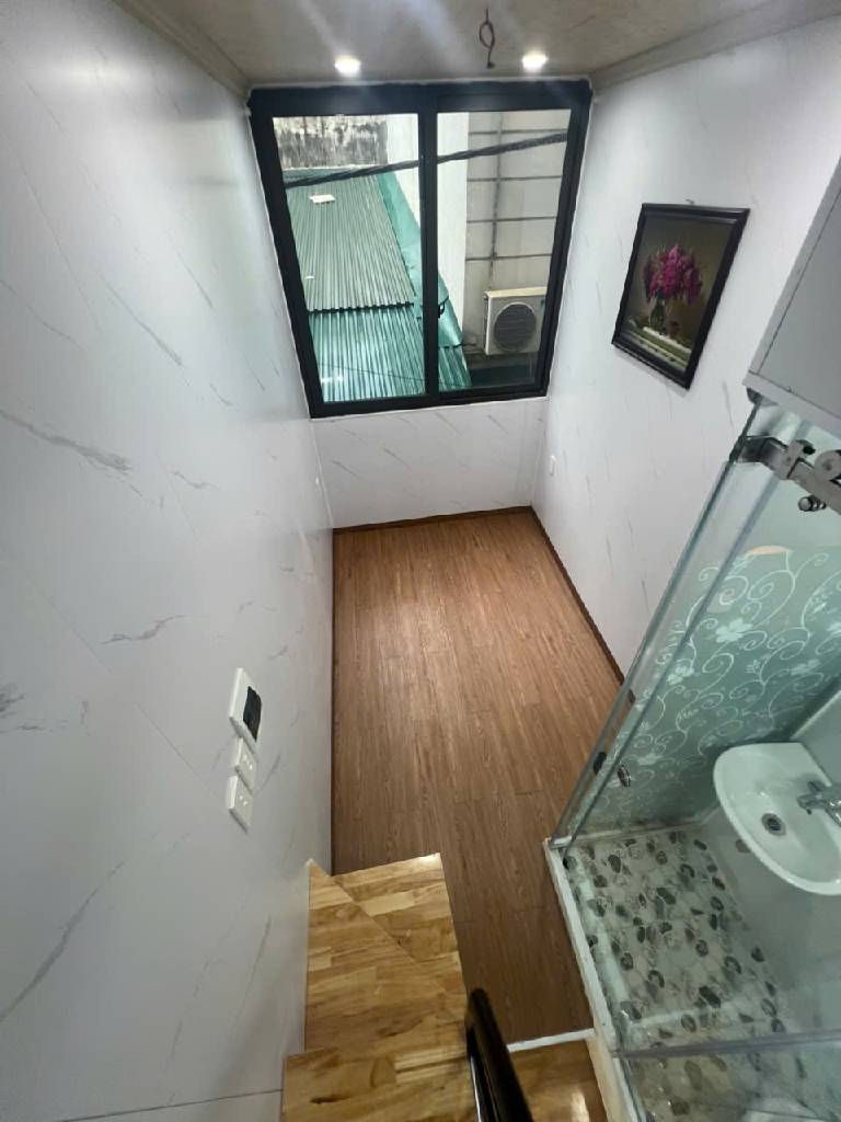 Bán nhà Tân Mai - 10m2 5 tầng - ngõ thông, gần ô tô tránh, giá 1,5 tỷ